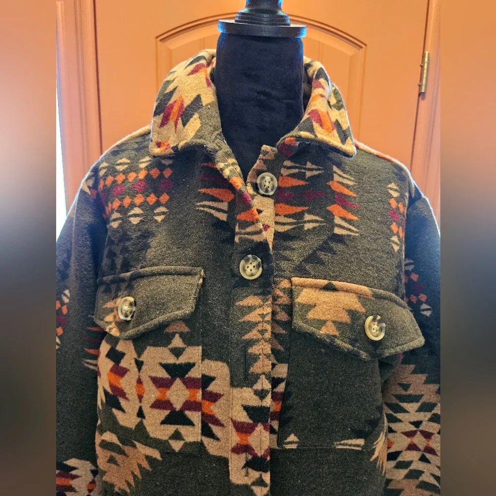 Stylish Patterned Aztec Jacket - Picture 2 of 13